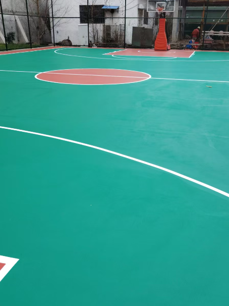宁海 球场长期使用易出现地面开裂